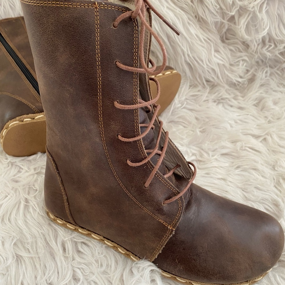 Brown Lace Up Boots with Leather Material and Rustic Texture
BRAND NEW!